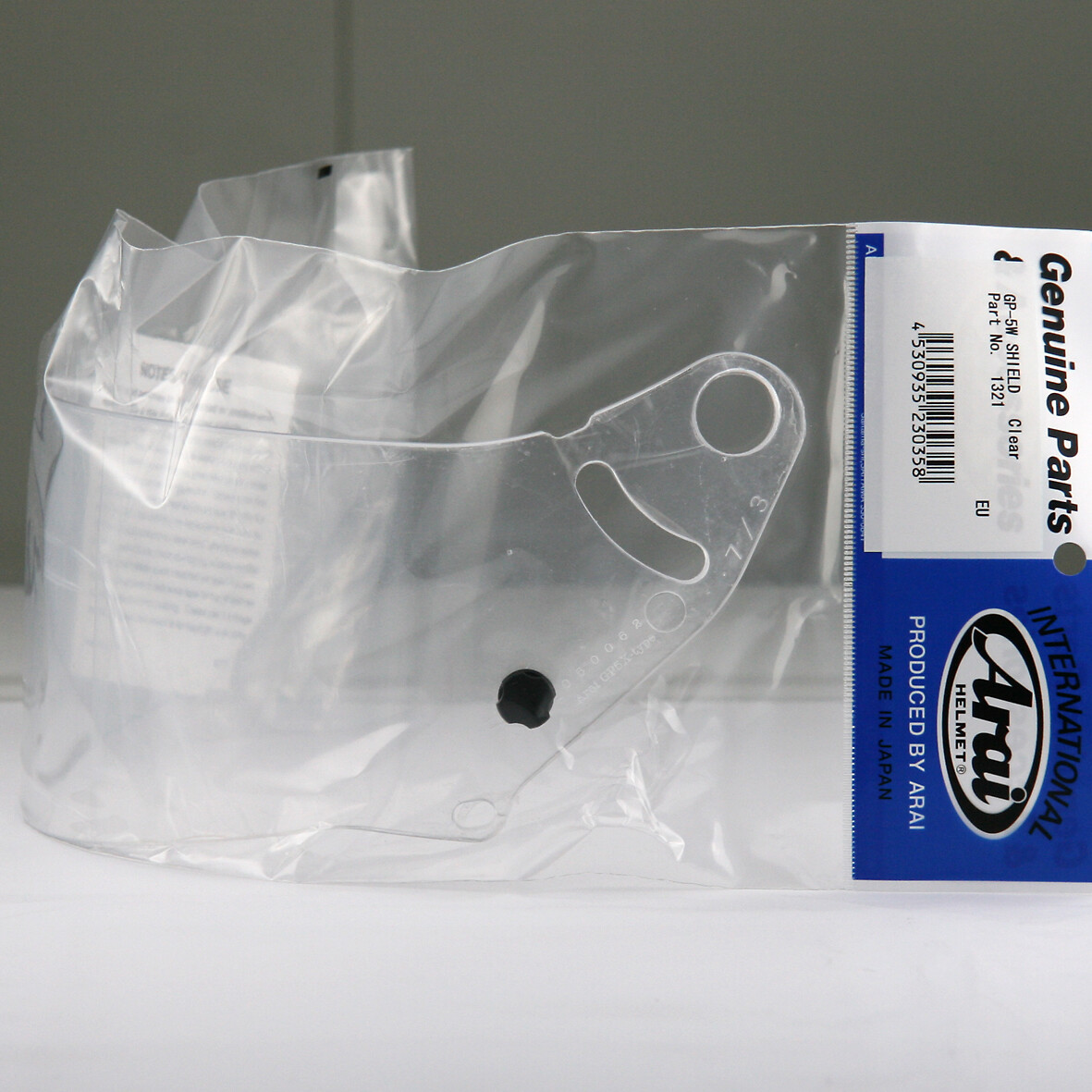 Arai GP-5W scherm transparant is een transparant visier biedt veiligheid voor het aangezicht en ogen. Dit visier is geschikt voor de Arai GP5WP autosporthelm